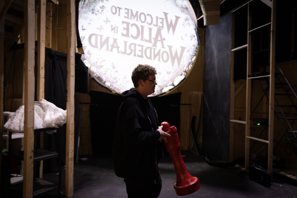 Behind the scenes - Crew photo 1