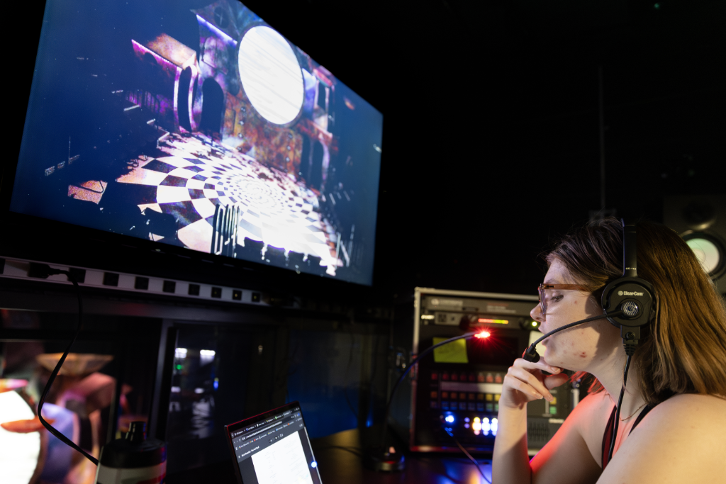 Behind the scenes - Crew photo 5